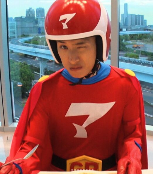マッサマンカレーを食べるマッサマン