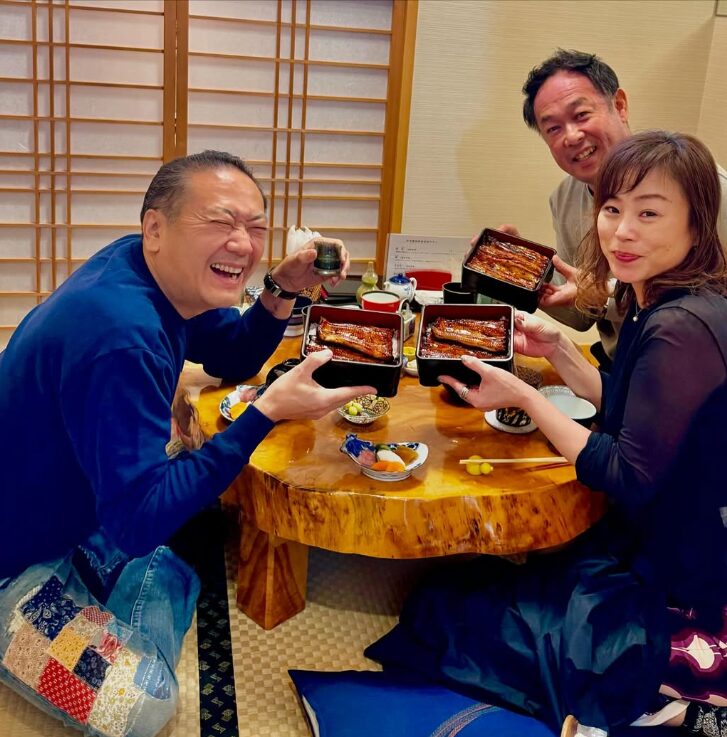 鎧塚俊彦と望月良男夫妻